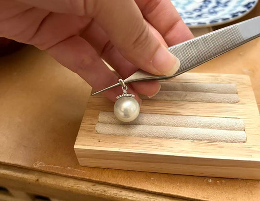 12.4 mm Edison Eyelash Blue-Luster Perfect Round Pendant