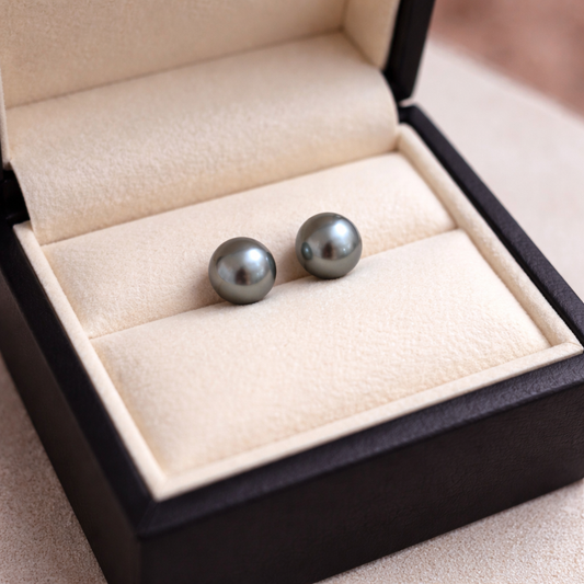 8.9mm Ultra-Rare Tahitian Platinum Grey Pearl Earrings (Blue Overtone)