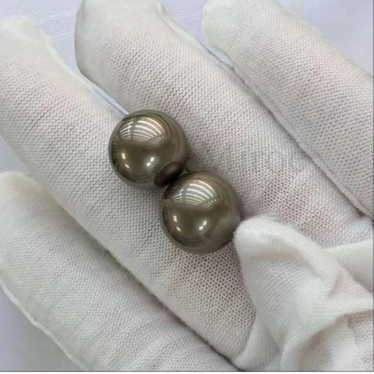 13.2-13.4mm Metallic Grey Tahitian Pearl Earring