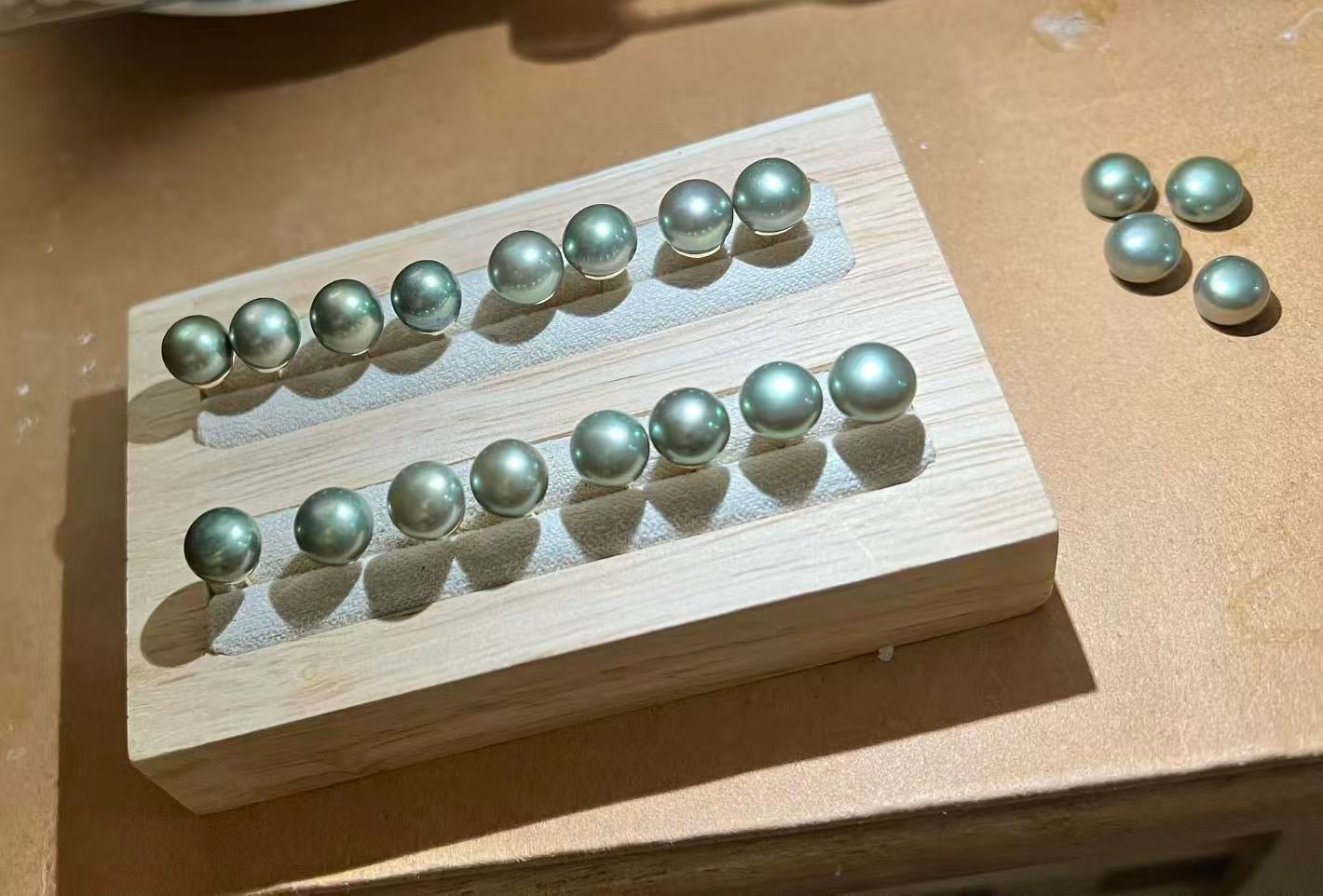 7–8mm 淡水孔雀綠珍珠耳環