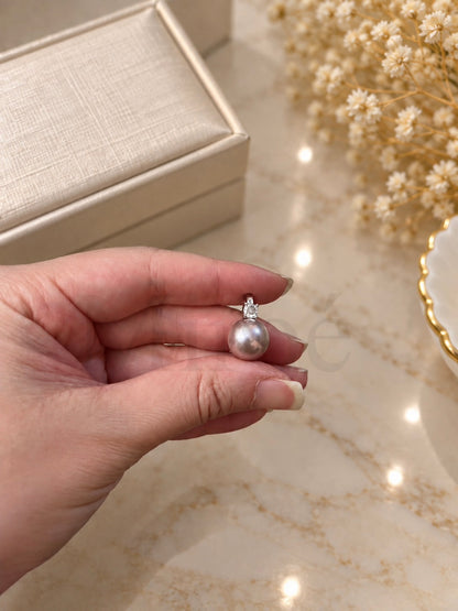 11.7mm Iridescent Pearl Pendant | Autumn & Winter Edit
