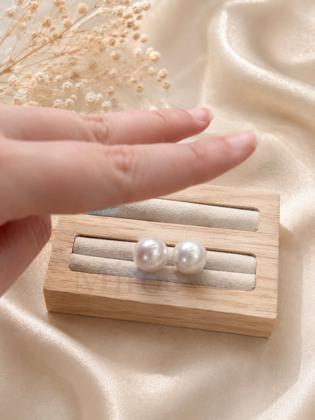 12.8mm Sayo Freshwater Pearl Earring