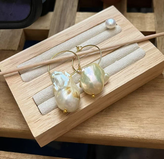 22mm Natural Fishtail Baroque Pearl Earring (Fishtail Pearl)