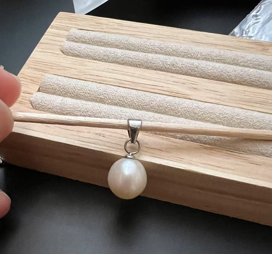9-10mm Japanese Akoya Seawater Oval Pearl Pendant